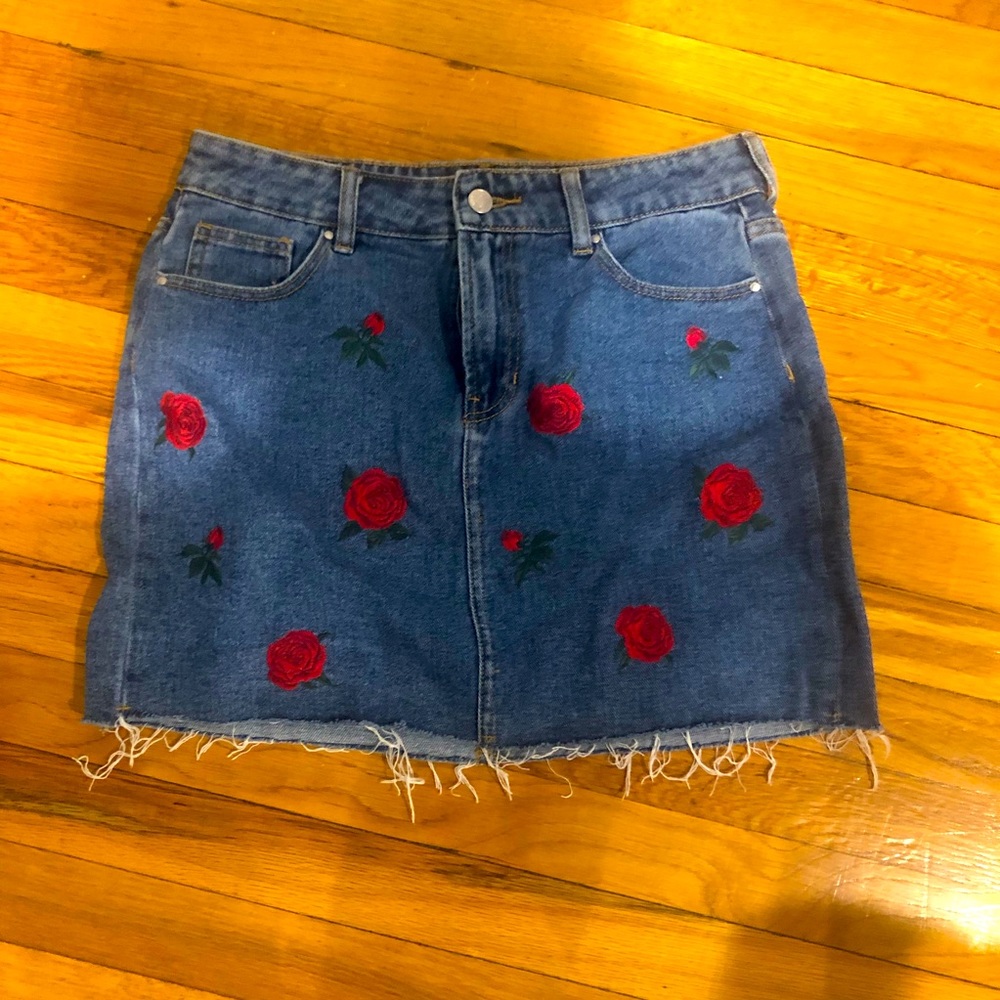 PacSun denim skirt w roses
